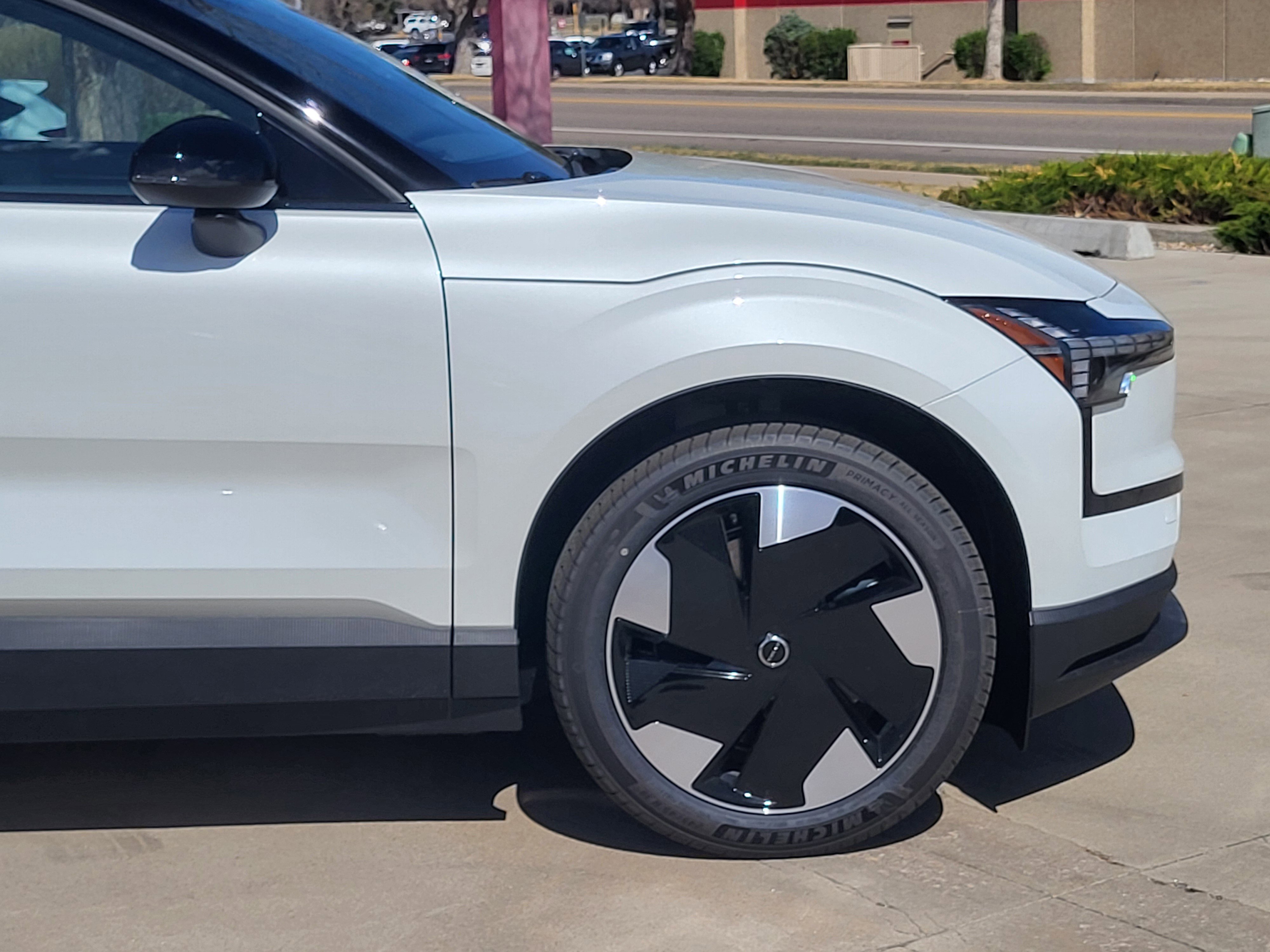 New 2025 Volvo EX30 Plus w/ Protection Package Premier image 6