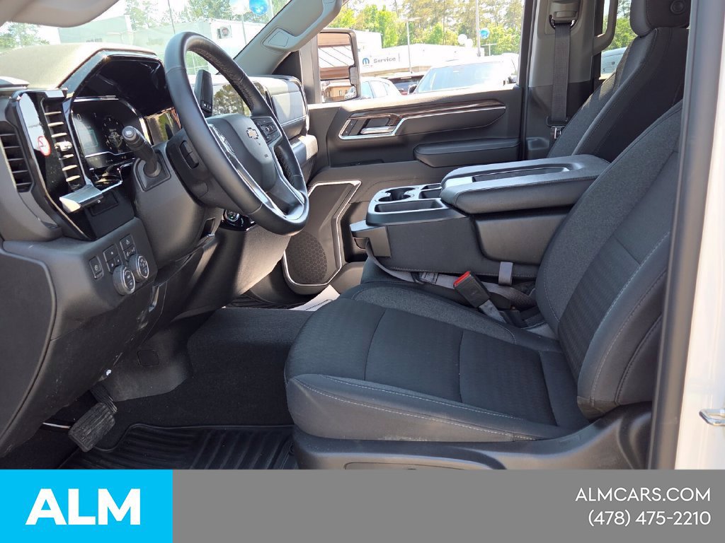 Used 2025 Chevrolet Silverado 2500 LT w/ Convenience Package AWD/4WD image 9