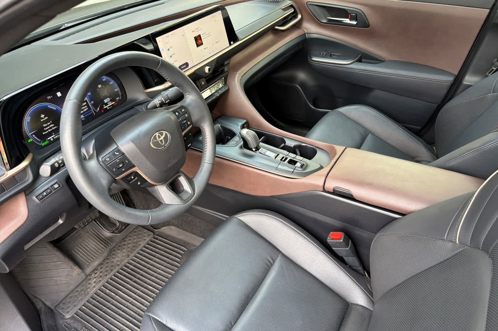 Used 2023 Toyota Crown AWD/4WD image 13