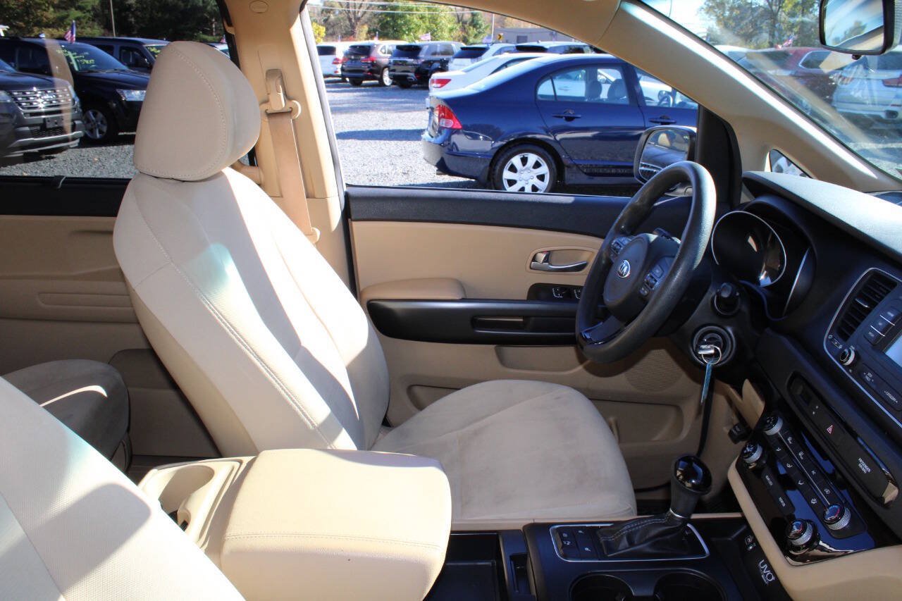 Used 2015 Kia Sedona LX w/ LX Convenience Package FWD image 11