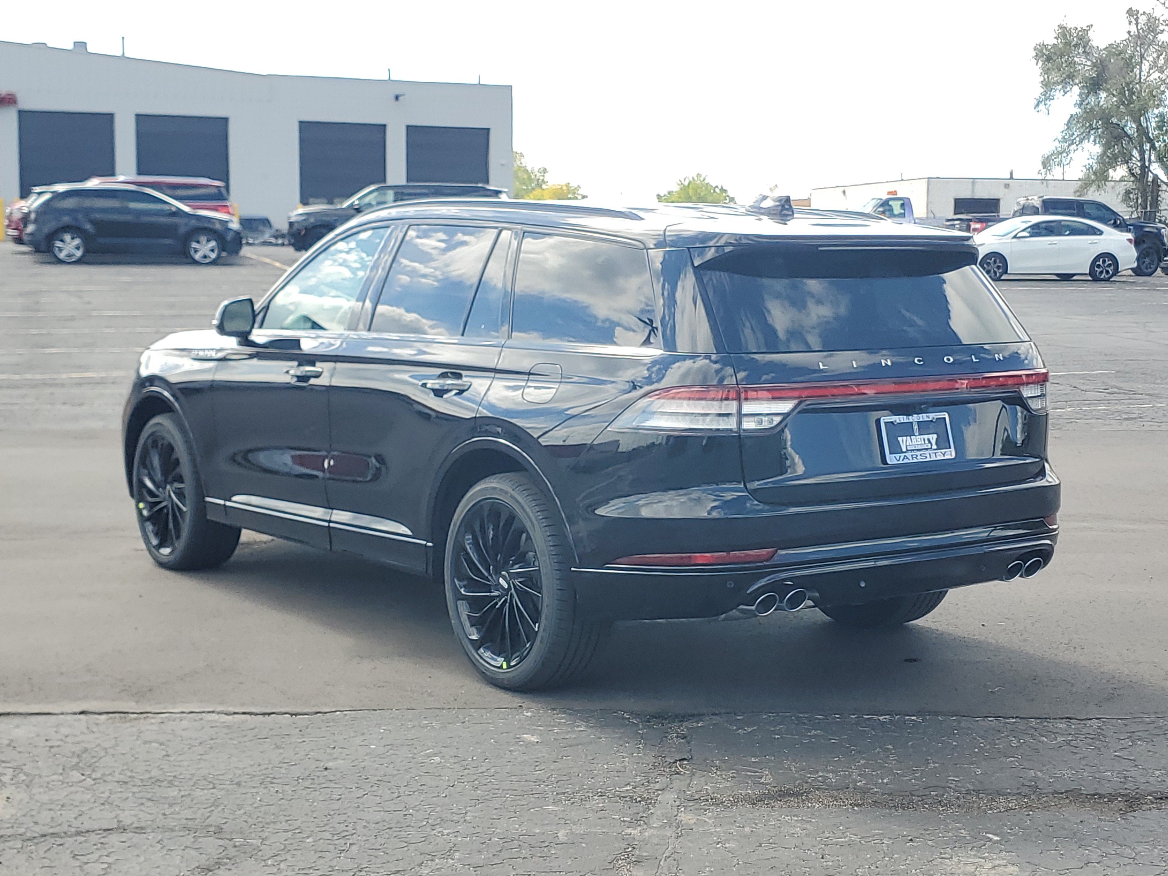 New 2027 Lincoln Aviator Reserve AWD/4WD image 3