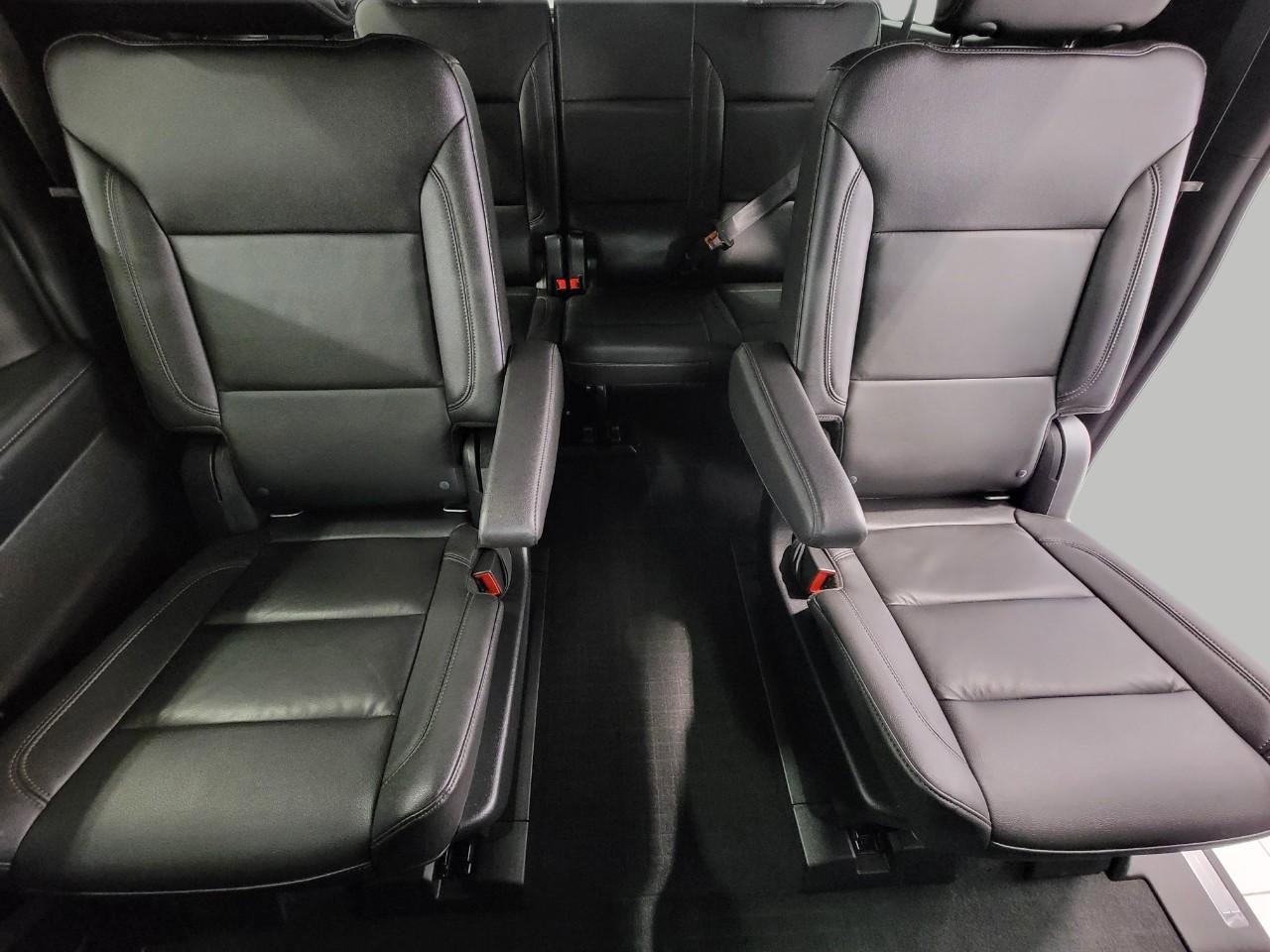 Used 2021 Chevrolet Suburban LT w/ Luxury Package image 23