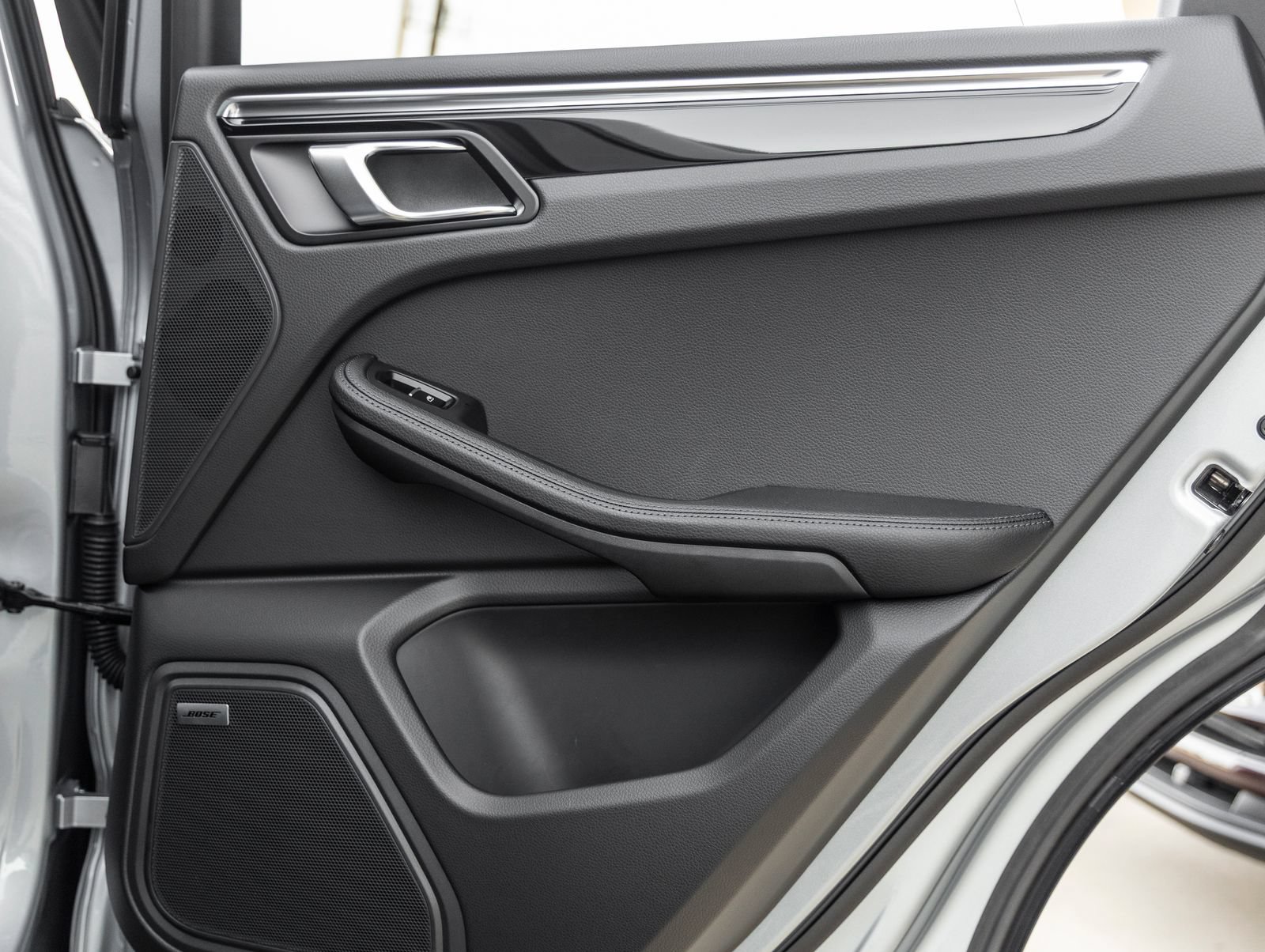 Certified 2026 Porsche Macan AWD/4WD image 30