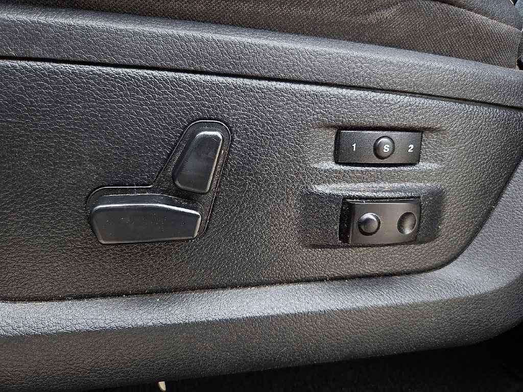 Used 2014 RAM 2500 Laramie w/ Black Appearance Group AWD/4WD image 17