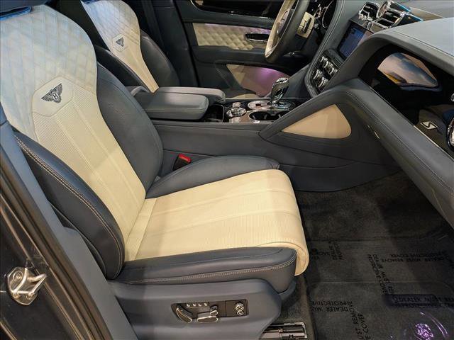 Used 2022 Bentley Bentayga image 22