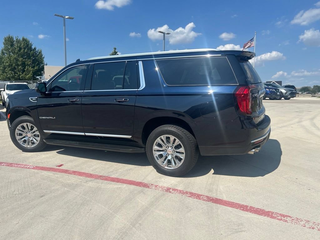 Used 2021 GMC Yukon XL Denali w/ LPO, Illumination Package AWD/4WD image 4