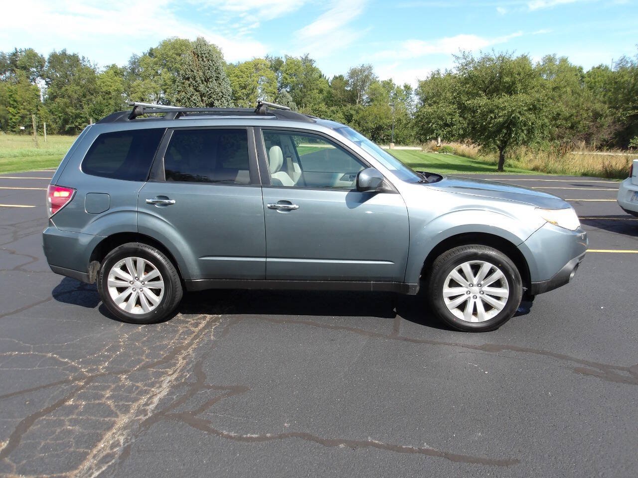 Used 2013 Subaru Forester 2.5X Premium w/ All-Weather Pkg AWD/4WD image 10