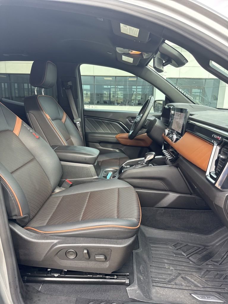 Used 2024 GMC Canyon AT4 w/ AT4 Premium Package image 9