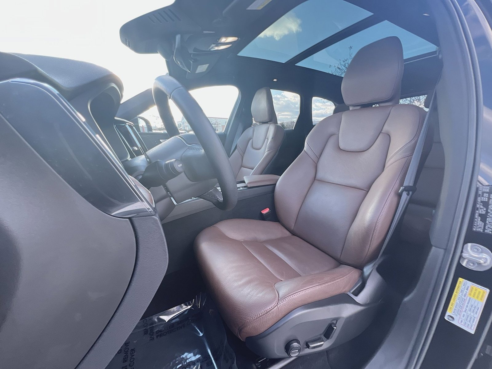 Certified 2022 Volvo XC60 B5 Momentum image 13