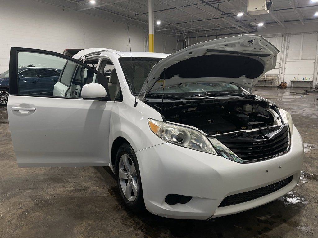 Used 2011 Toyota Sienna LE image 30