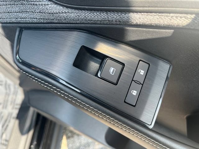 Used 2023 Nissan Rogue SV FWD image 36