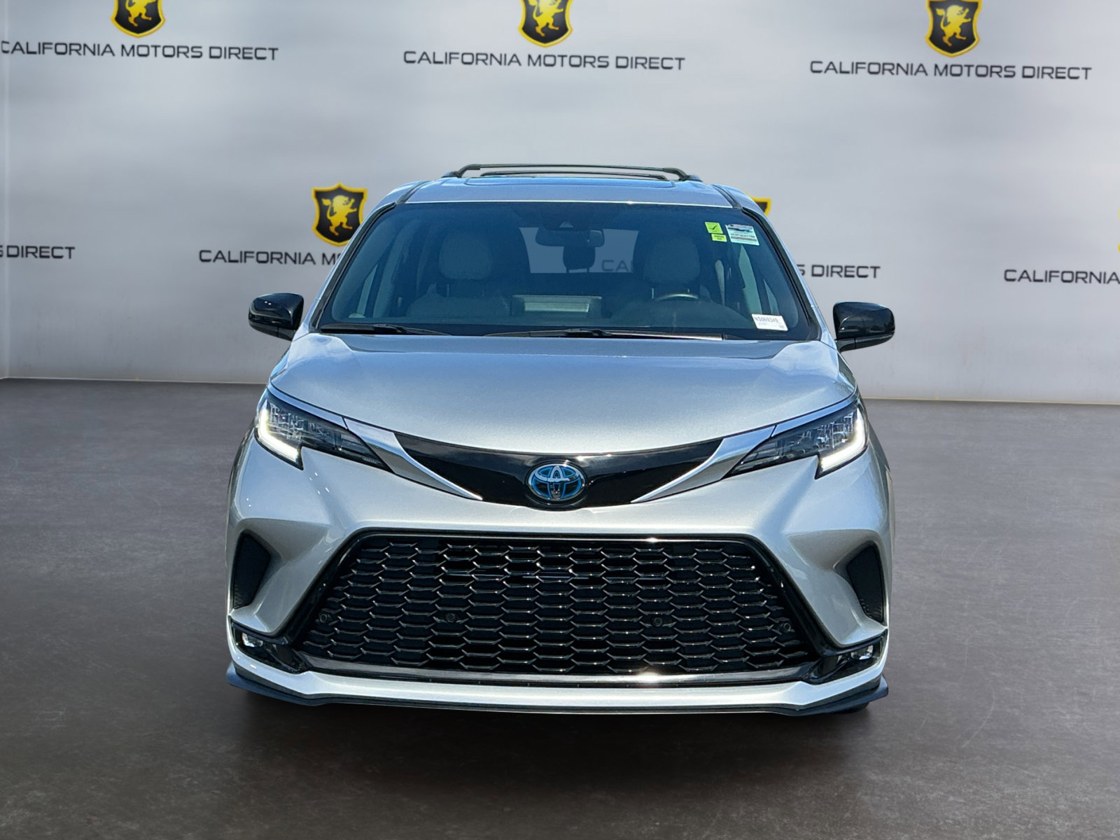 Used 2022 Toyota Sienna XSE AWD/4WD image 2