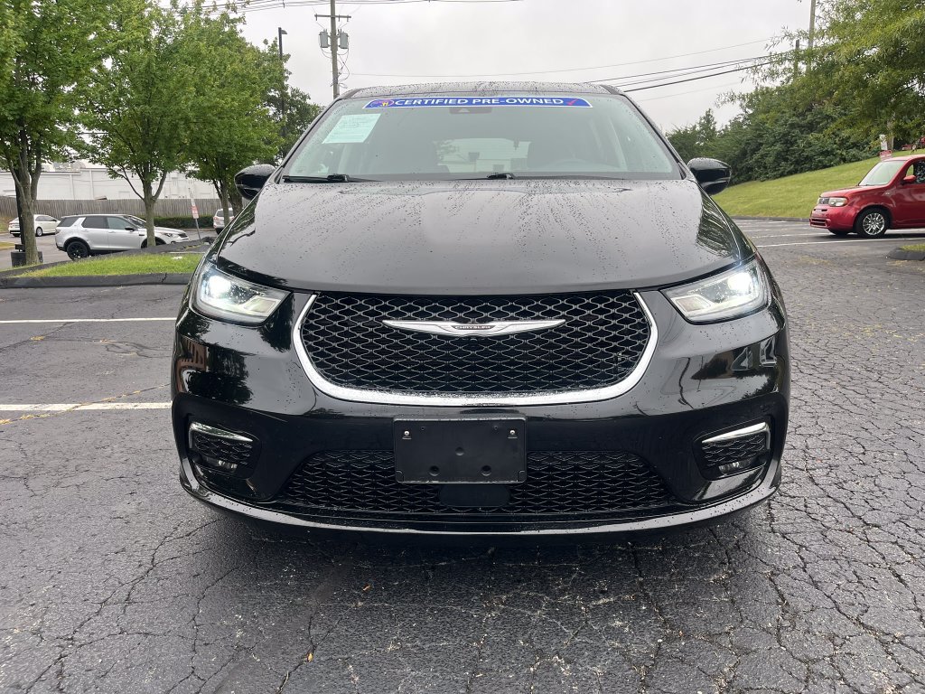 Used 2024 Chrysler Pacifica Touring-L FWD image 2