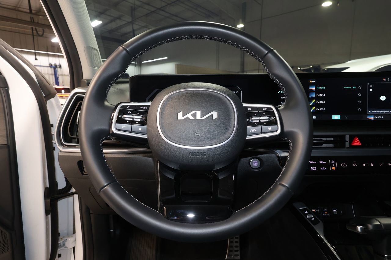 Used 2025 Kia Sorento SX image 10