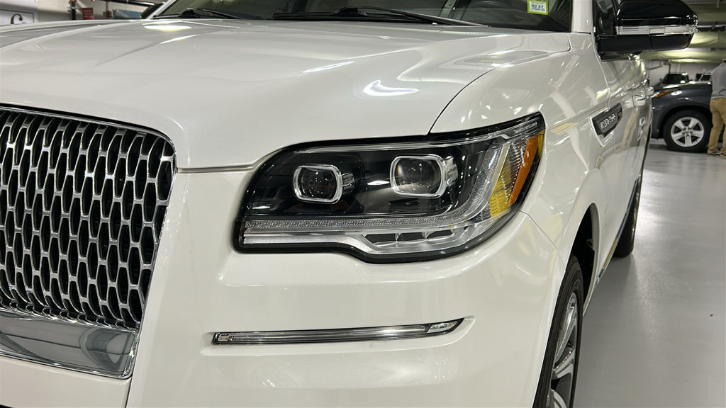 Used 2023 Lincoln Navigator L Reserve AWD/4WD image 7