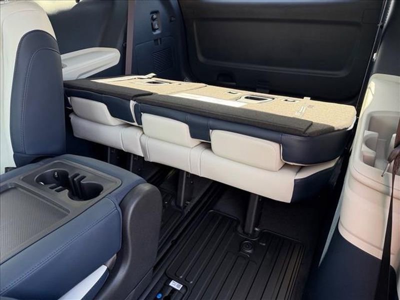 New 2026 Kia Carnival SX image 13