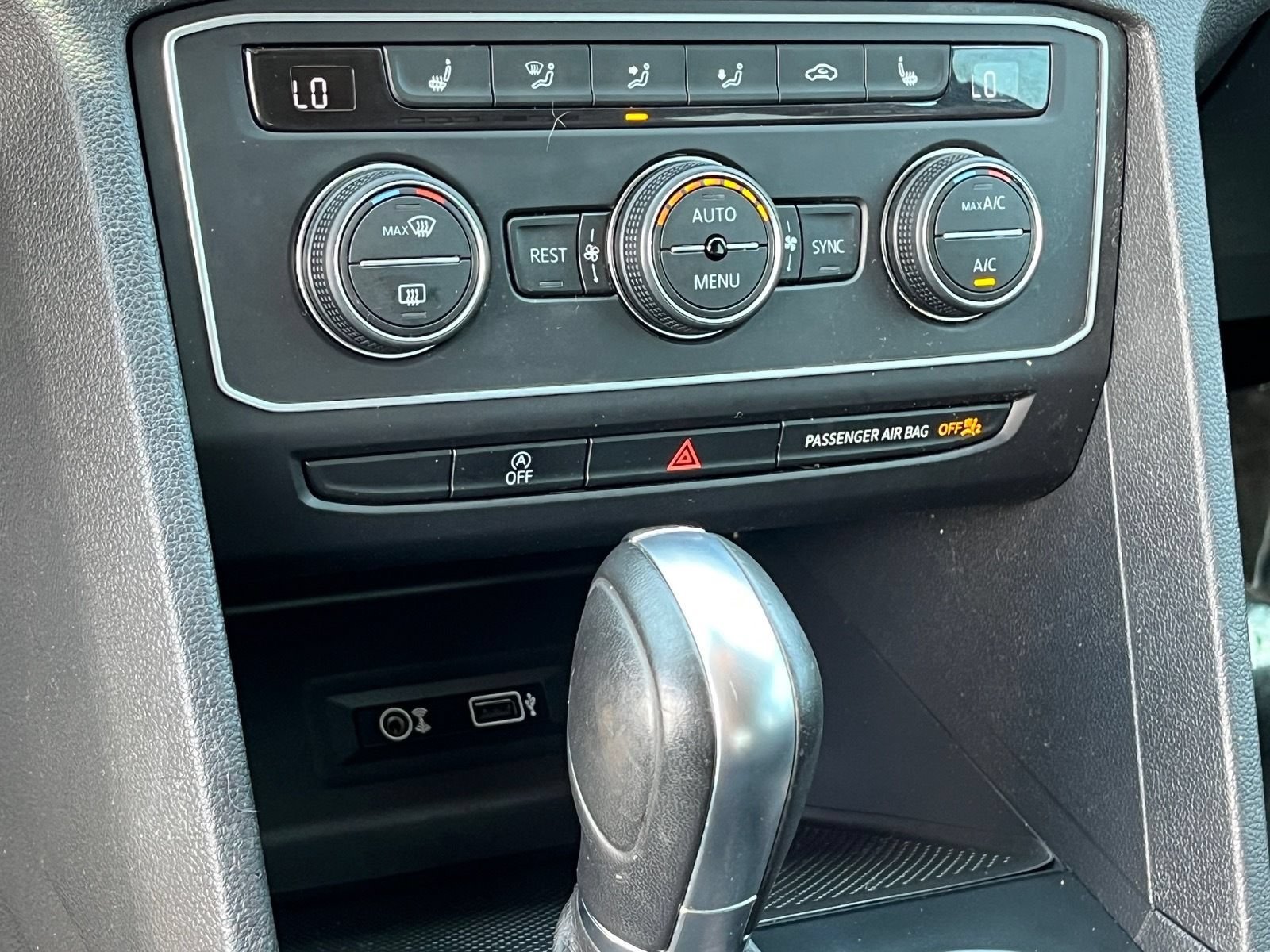 Used 2019 Volkswagen Atlas SE FWD image 26