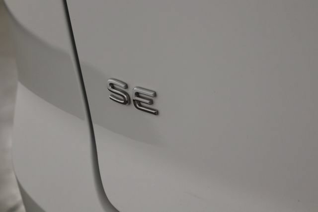 Used 2025 Volkswagen Atlas Cross Sport SE FWD image 32