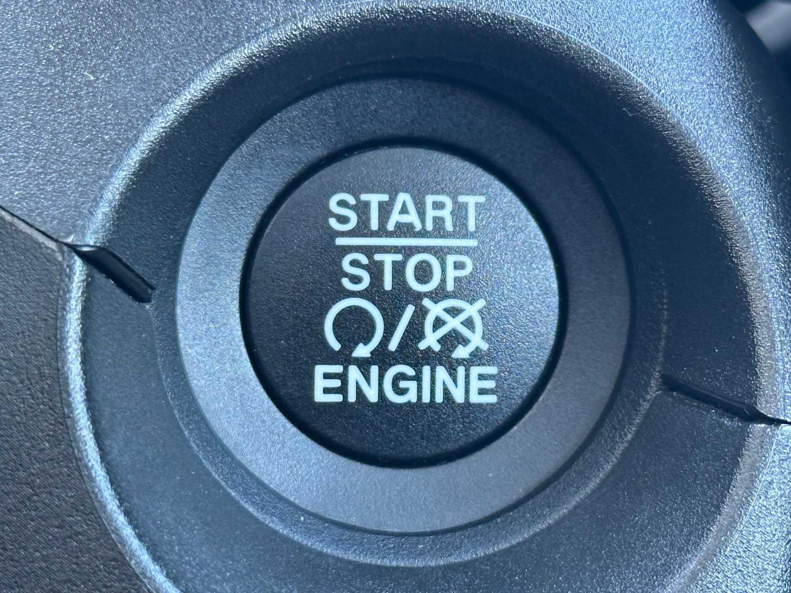 Used 2020 Jeep Compass Latitude AWD/4WD image 32