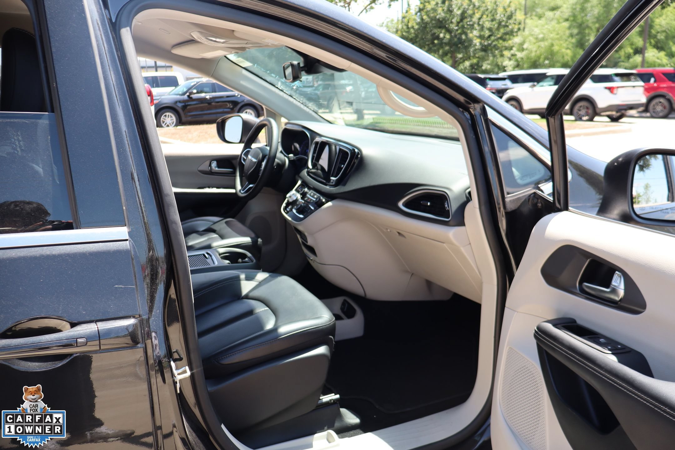 Used 2023 Chrysler Pacifica Touring-L FWD image 31