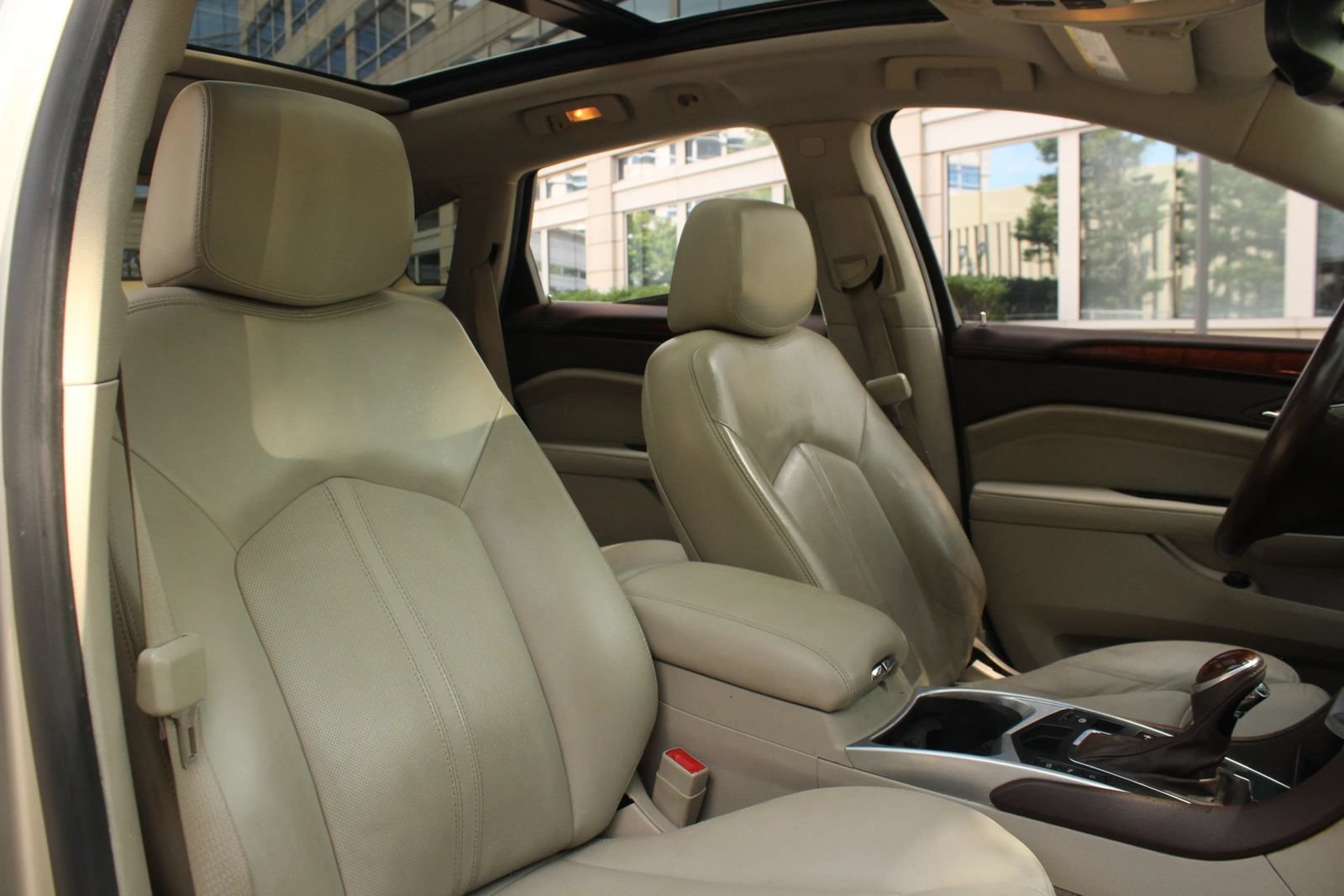 Used 2015 Cadillac SRX Luxury w/ Driver Awareness Package AWD/4WD image 28