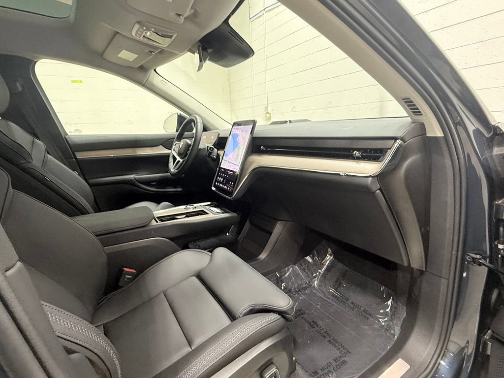 Used 2025 Volvo EX90 Ultra AWD/4WD image 41