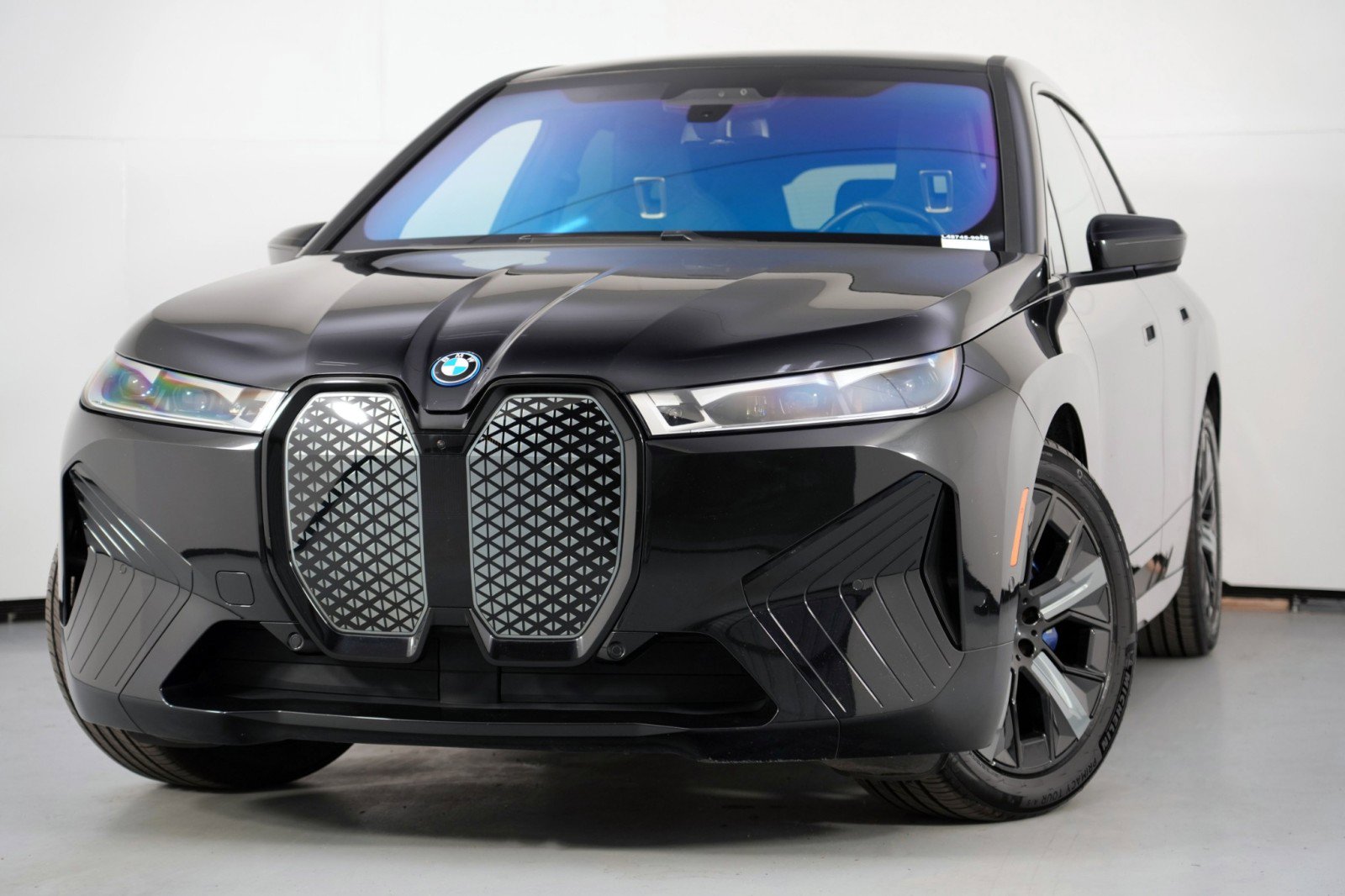 Used 2023 BMW iX M60 w/ Executive Package image 3