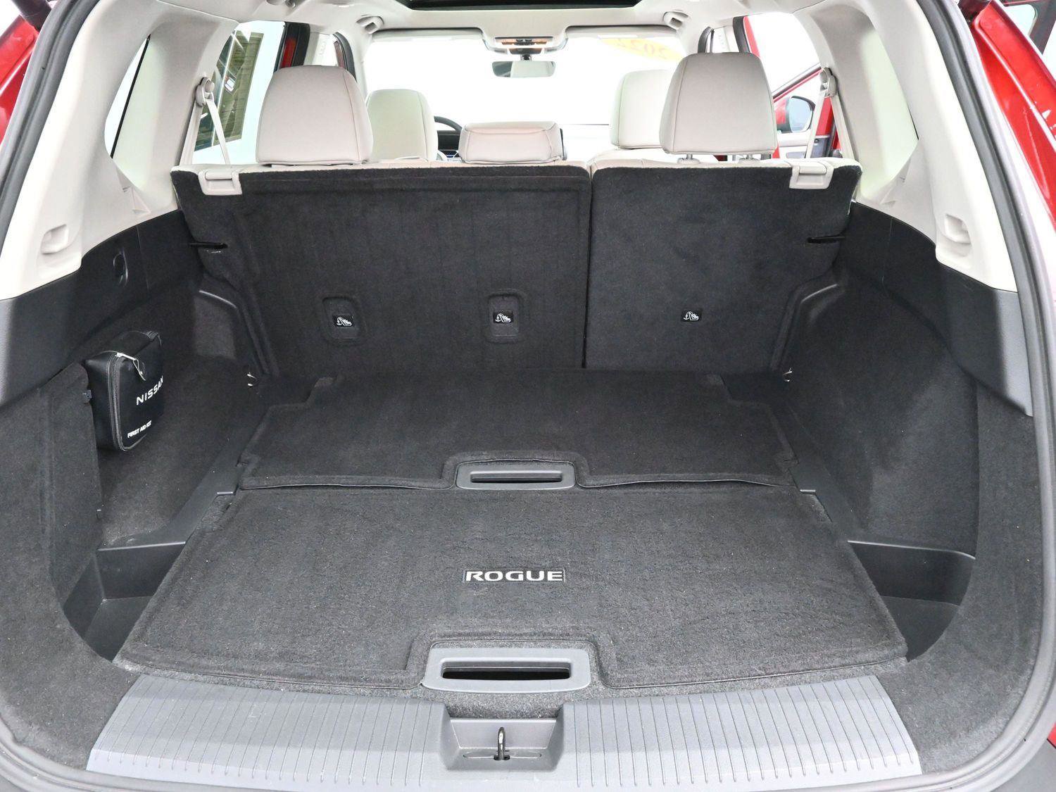 Used 2022 Nissan Rogue SL w/ SL Premium Package image 9