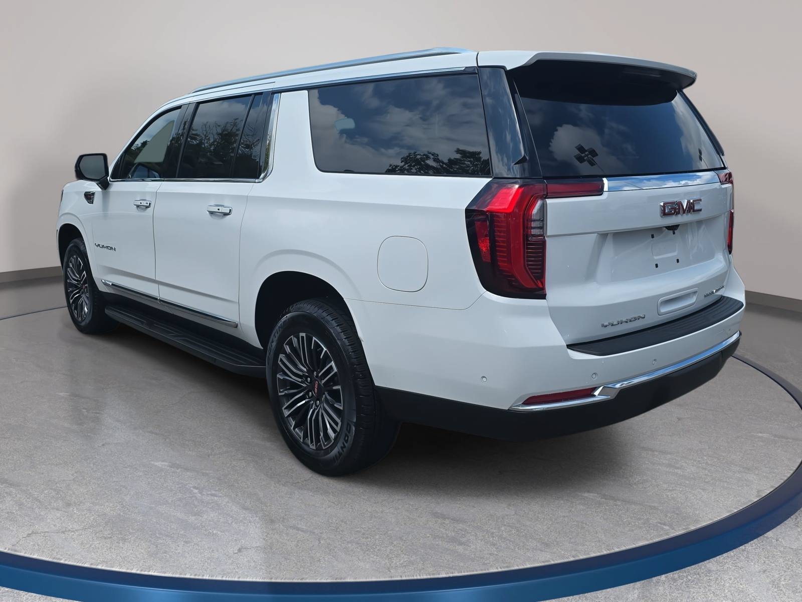 New 2026 GMC Yukon XL Elevation w/ LPO, Floor Liner Package AWD/4WD image 7