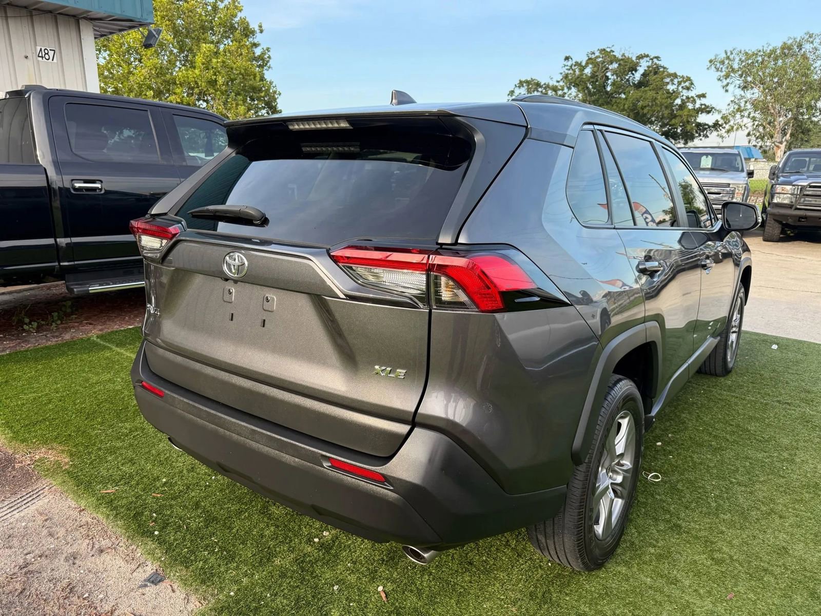 Used 2022 Toyota RAV4 XLE image 6