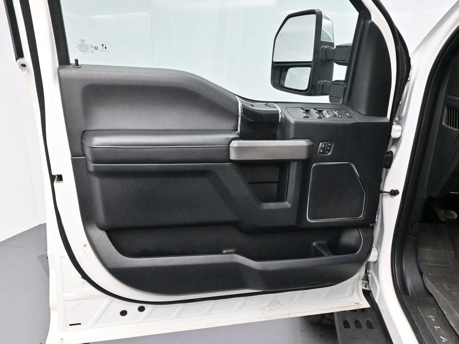 Used 2021 Ford F350 Platinum w/ Tremor Off-Road Package image 9