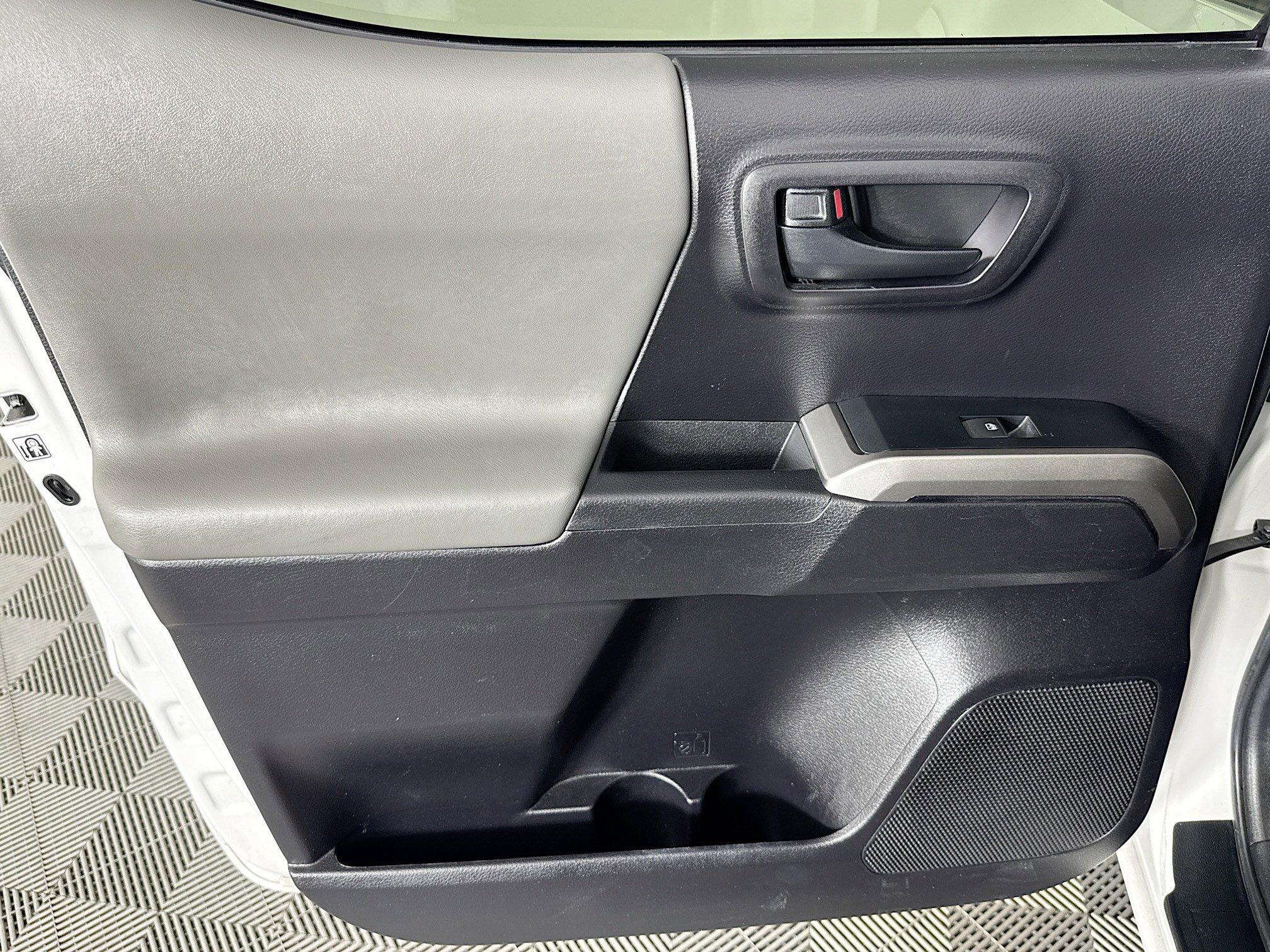 Used 2020 Toyota Tacoma SR5 image 42