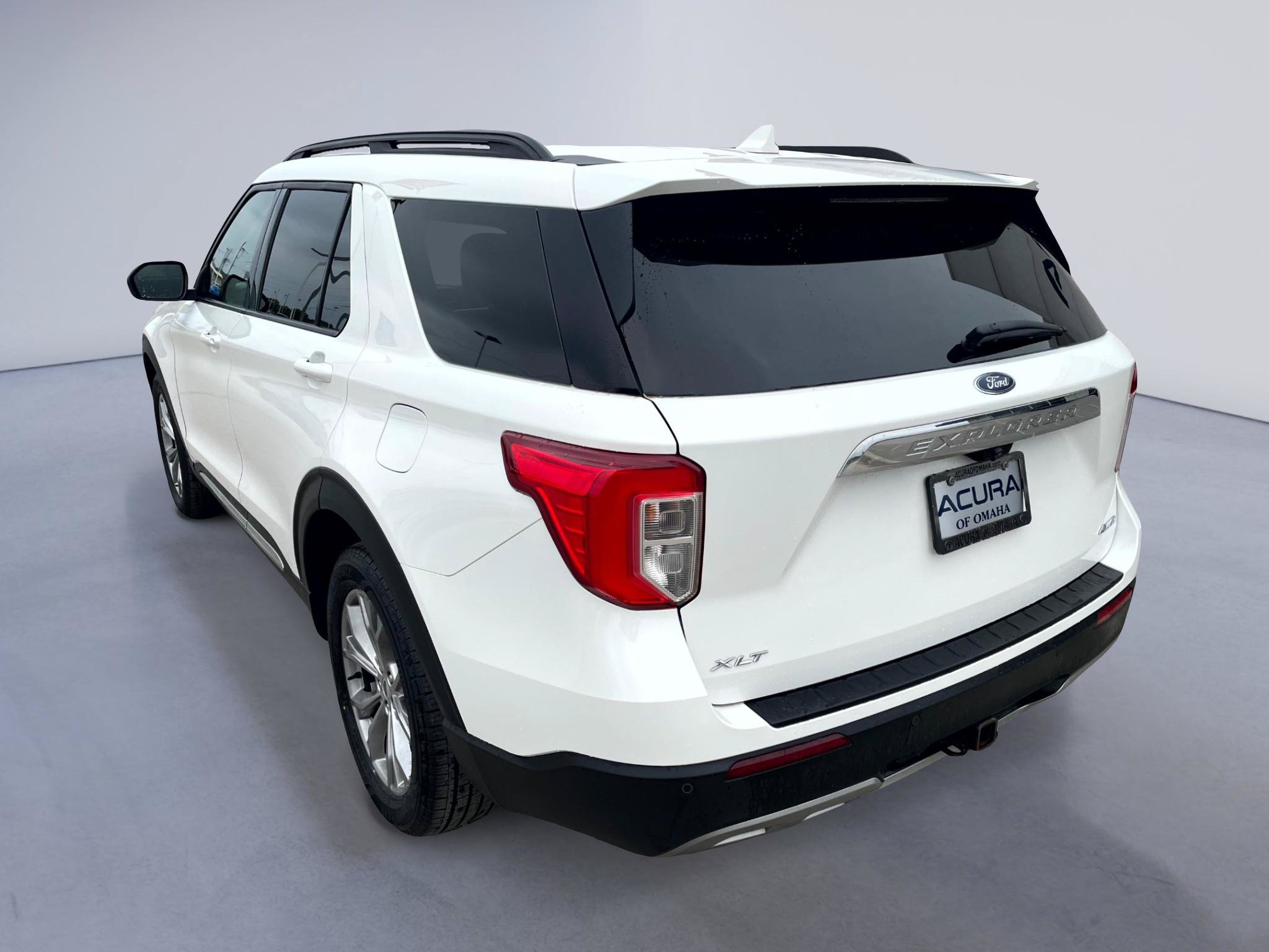 Used 2022 Ford Explorer XLT w/ Equipment Group 202A AWD/4WD image 2