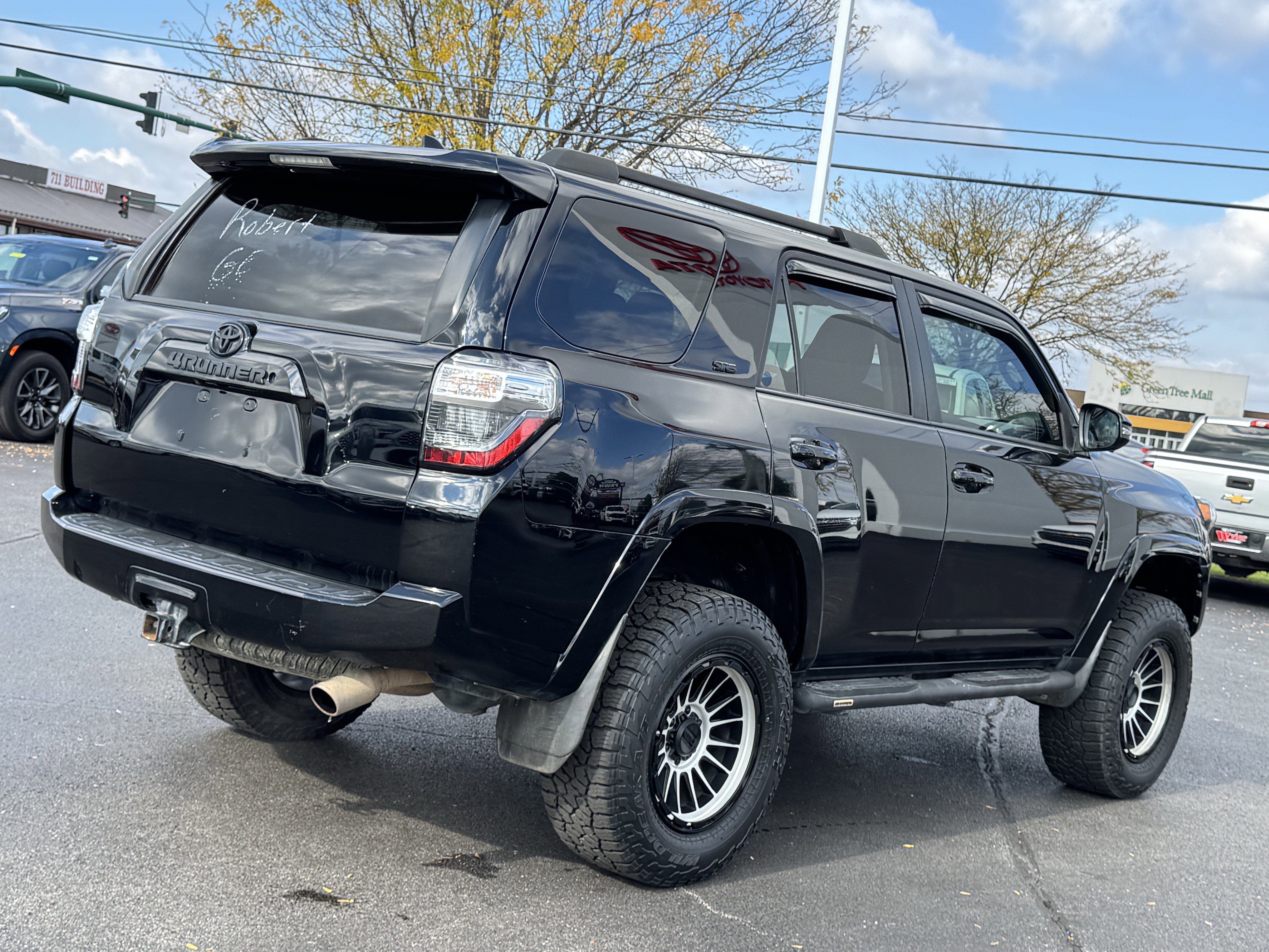 Used 2018 Toyota 4Runner SR5 Premium image 16