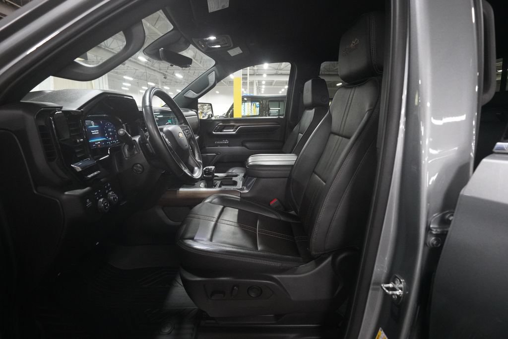 Used 2024 Chevrolet Silverado 1500 High Country w/ Technology Package AWD/4WD image 7