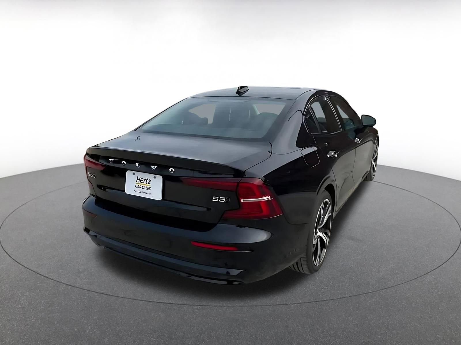 Used 2025 Volvo S60 B5 Plus image 14