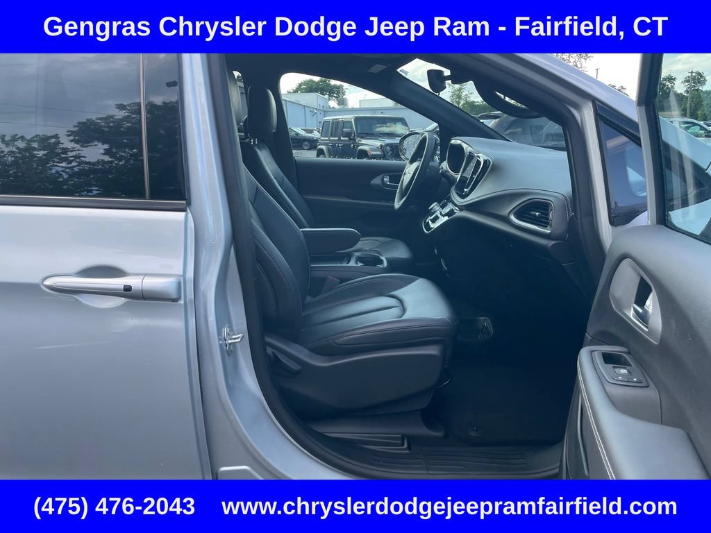Certified 2024 Chrysler Pacifica Touring-L w/ S Appearance Package AWD/4WD image 19