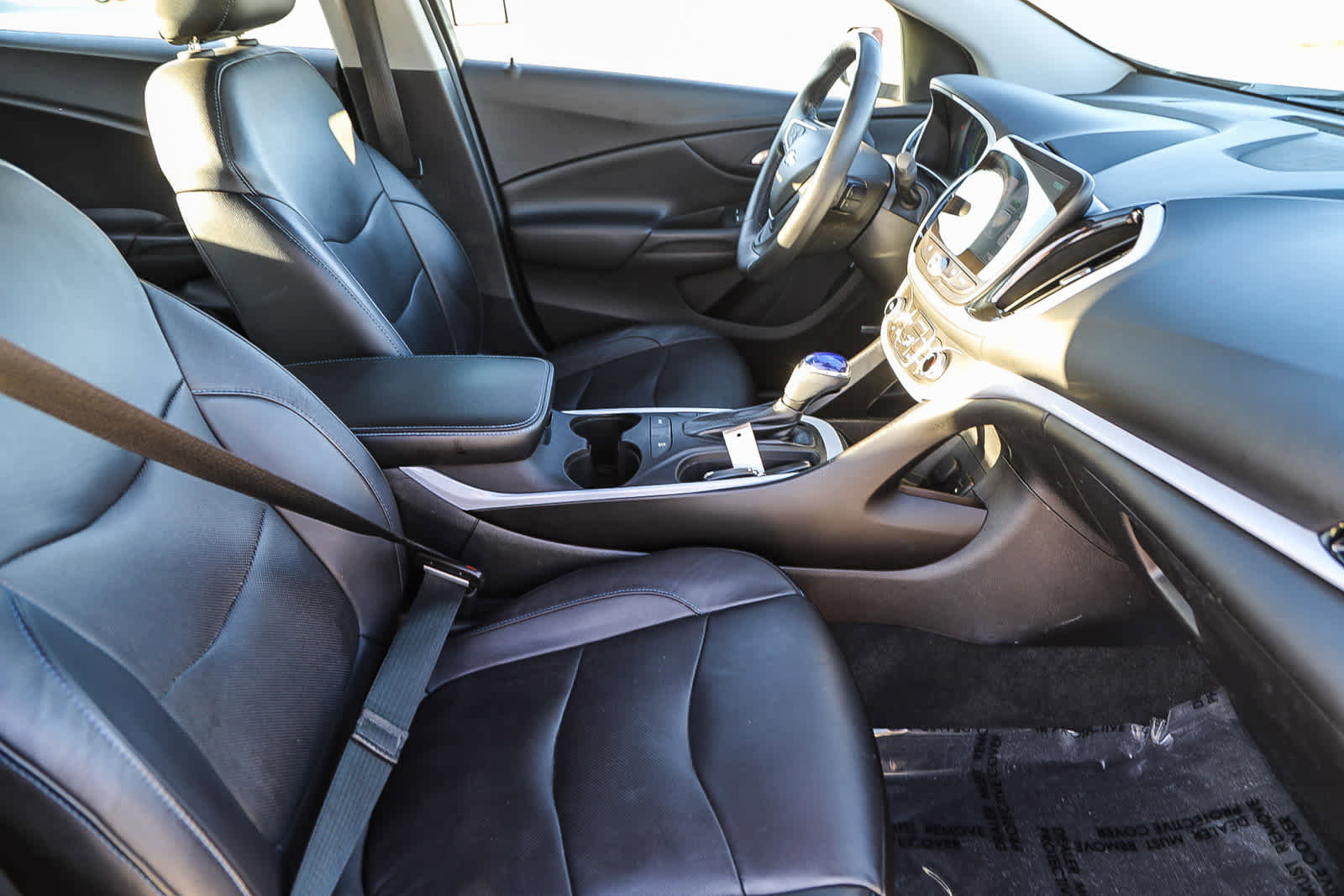 Used 2018 Chevrolet Volt LT w/ Comfort Package image 16