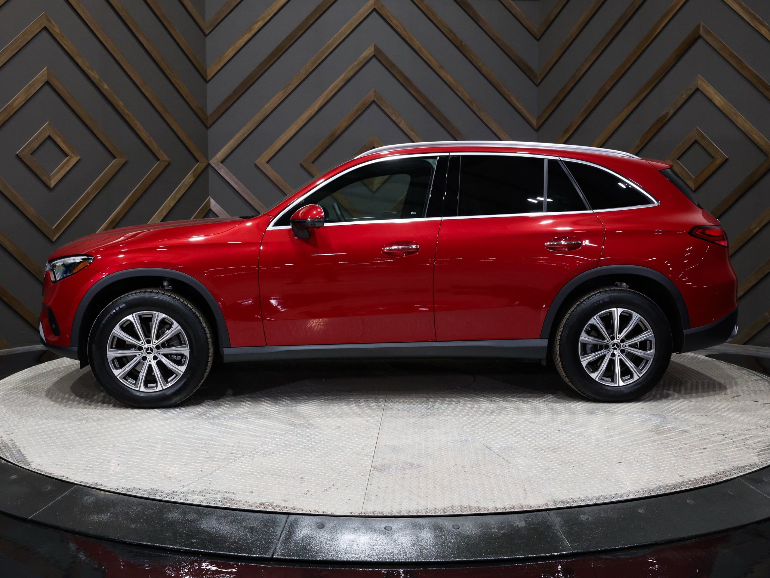 Used 2025 Mercedes-Benz GLC 300 4MATIC image 48