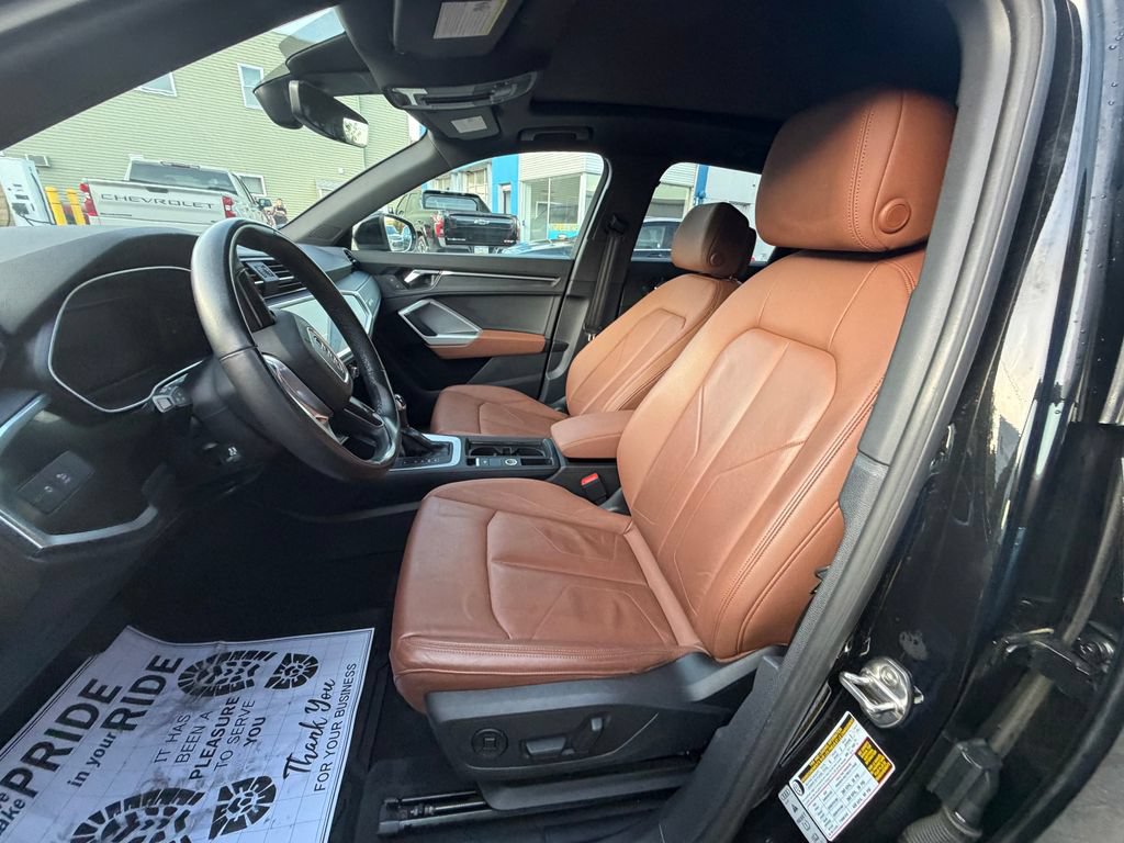 Used 2023 Audi Q3 2.0T Premium w/ Convenience Package AWD/4WD image 9