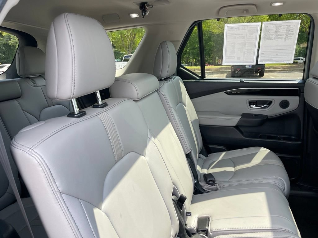 Certified 2025 Honda Pilot Touring image 40