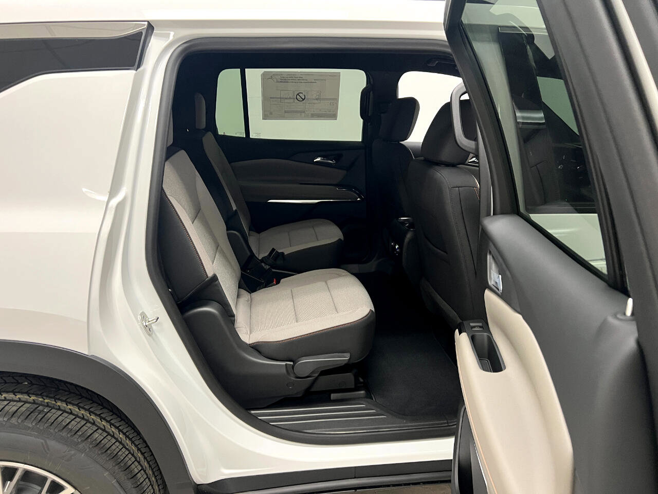 New 2025 Chevrolet Traverse LT image 21
