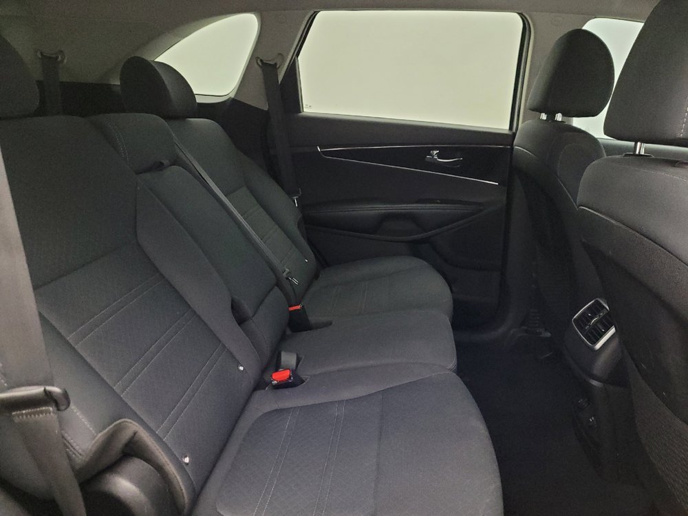 Used 2019 Kia Sorento AWD V6 image 19