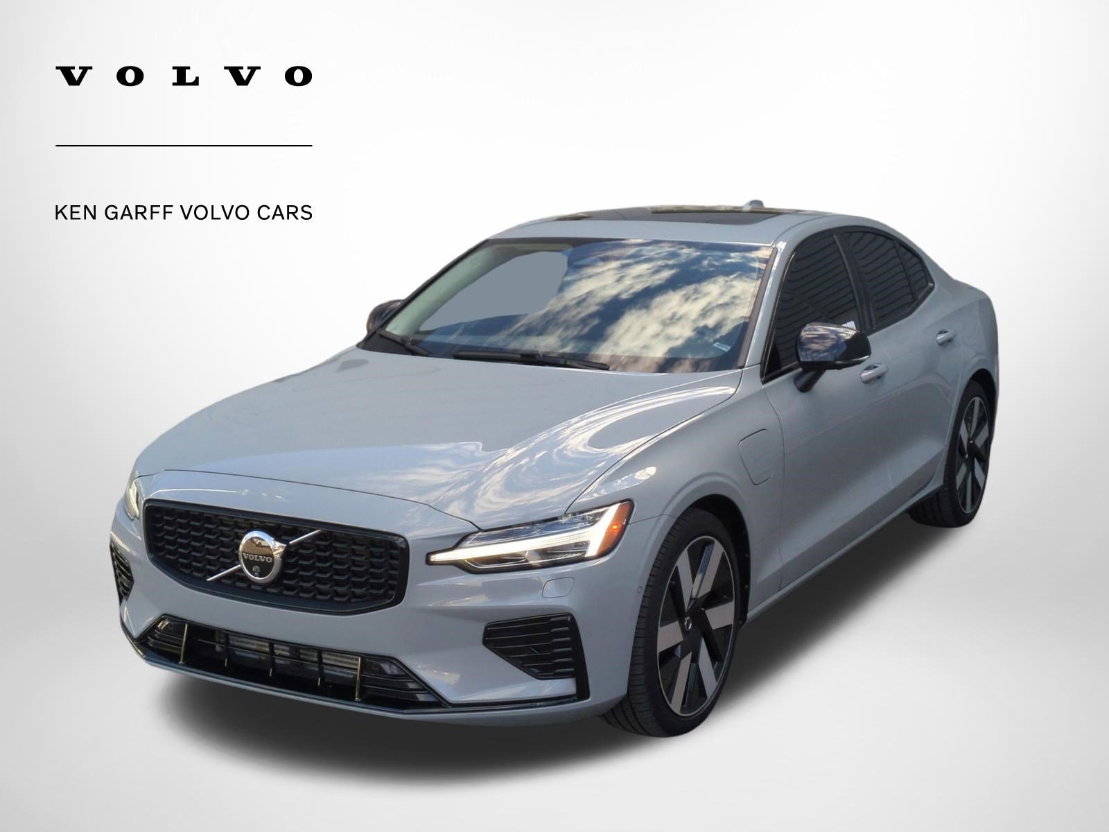 Used 2025 Volvo S60 T8 Plus image 8