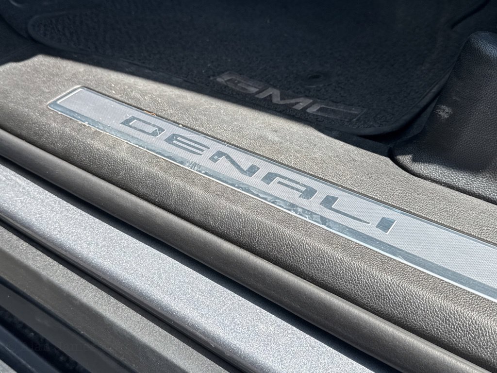 Used 2022 GMC Yukon Denali RWD image 25