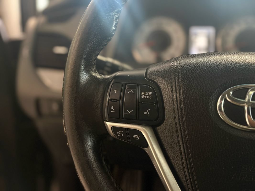 Used 2015 Toyota Sienna SE w/ SE Preferred Package FWD image 20