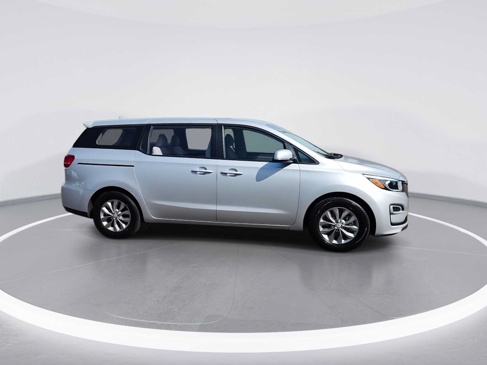 Used 2019 Kia Sedona L FWD image 9