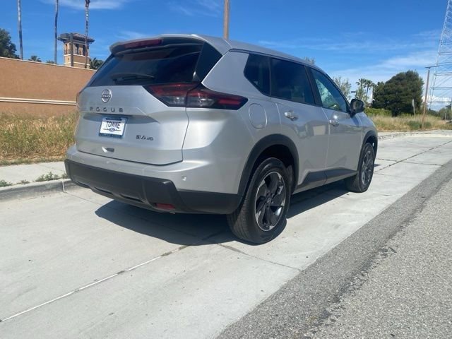 Used 2024 Nissan Rogue SV AWD/4WD image 5
