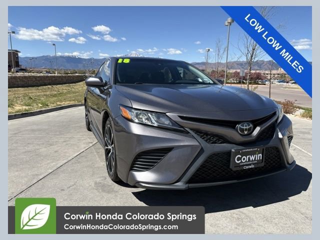 Used 2018 Toyota Camry SE image 1