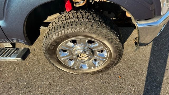 Used 2015 Ford F250 Lariat w/ Chrome Package image 4
